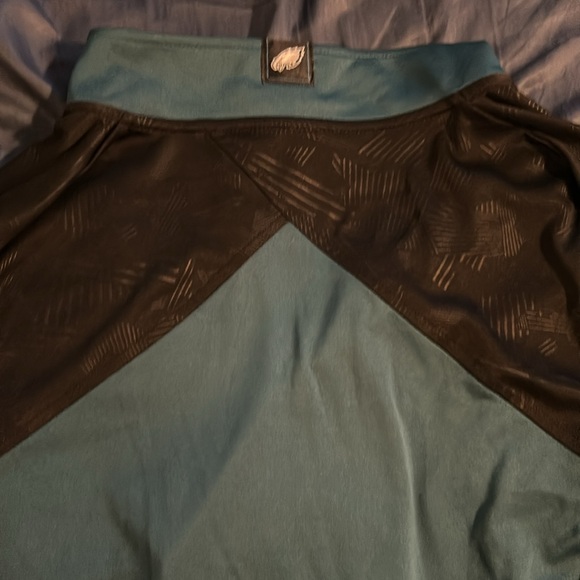 Eagles jacket women’s great condition size L can’t fit anymore - Picture 4 of 6